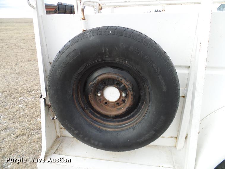 image for item DC8353 1974 Shelby livestock trailer