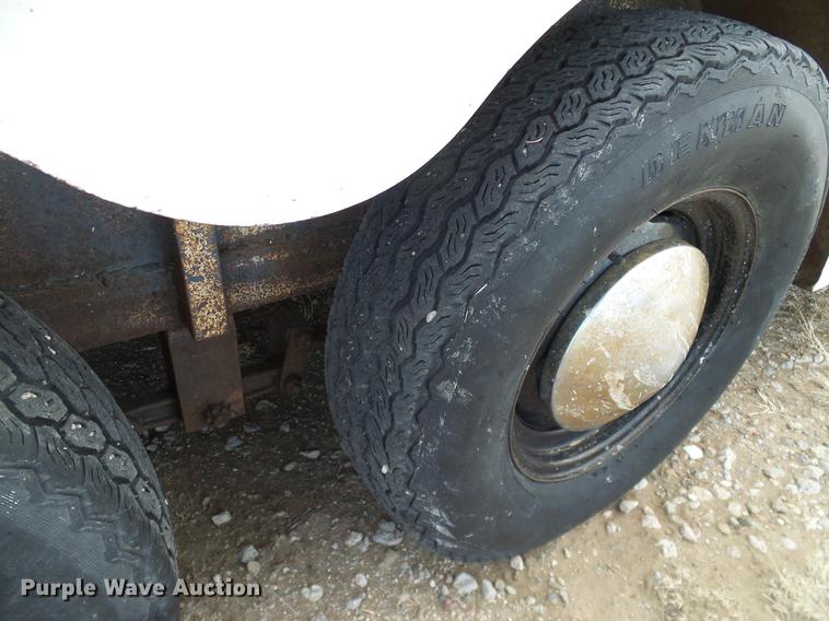 image for item DC8353 1974 Shelby livestock trailer