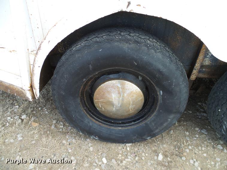 image for item DC8353 1974 Shelby livestock trailer