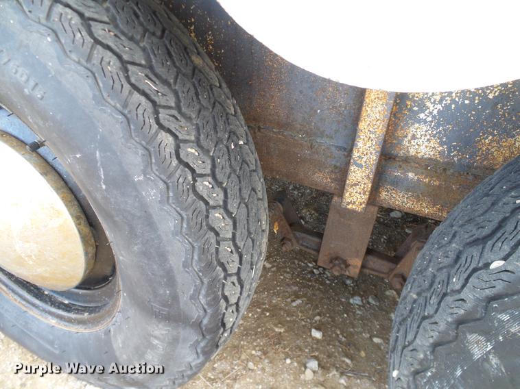 image for item DC8353 1974 Shelby livestock trailer