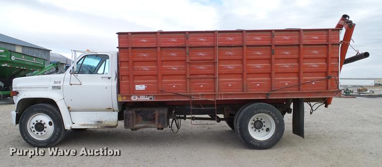 image for item DC8357 1973 GMC 6500 grain truck