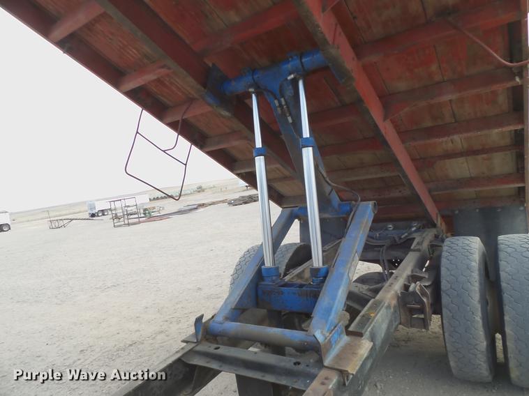 image for item DC8357 1973 GMC 6500 grain truck