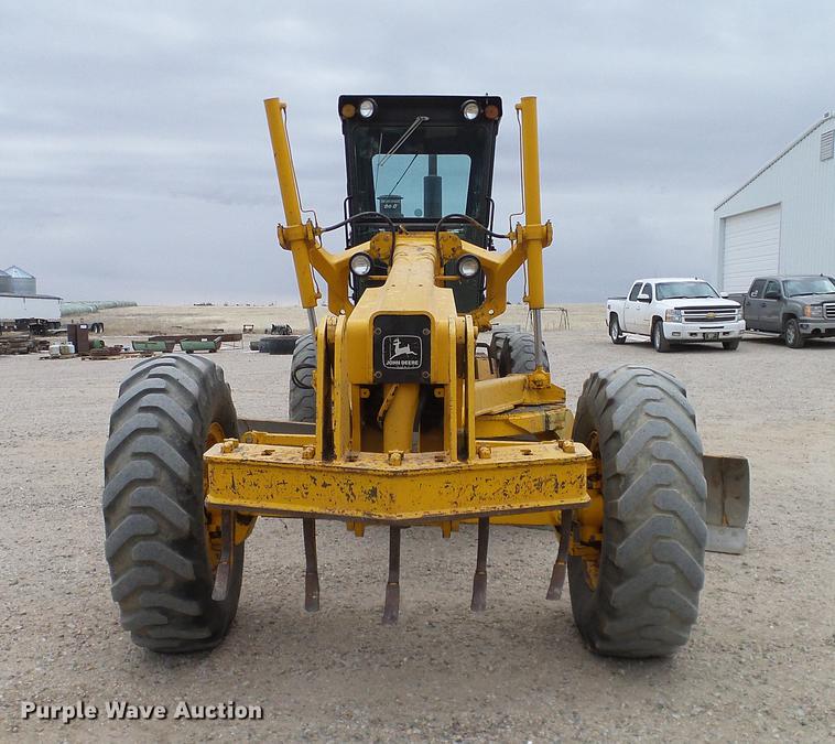 image for item DC8358 1977 John Deere 770 motor grader