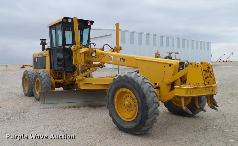 image for item DC8358 1977 John Deere 770 motor grader