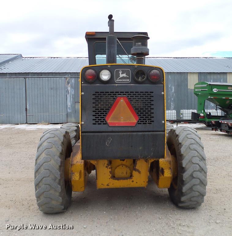 image for item DC8358 1977 John Deere 770 motor grader