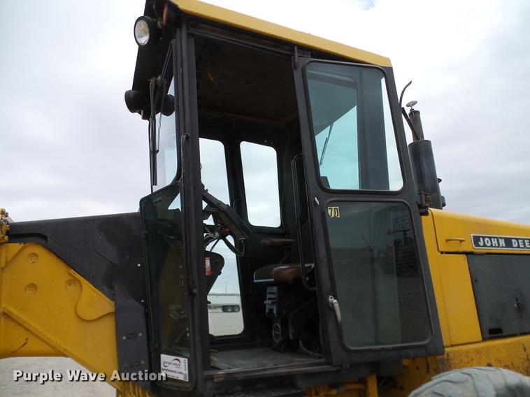 image for item DC8358 1977 John Deere 770 motor grader