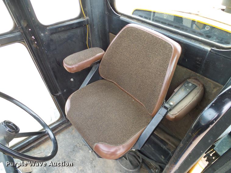 image for item DC8358 1977 John Deere 770 motor grader