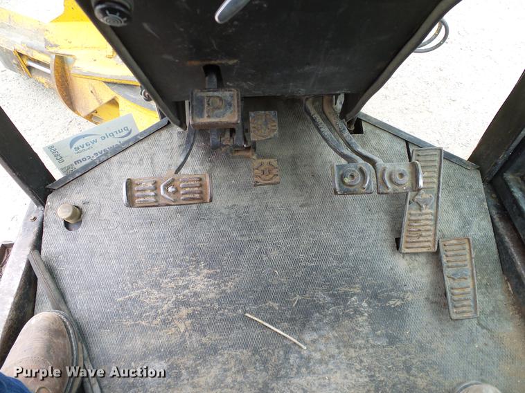 image for item DC8358 1977 John Deere 770 motor grader