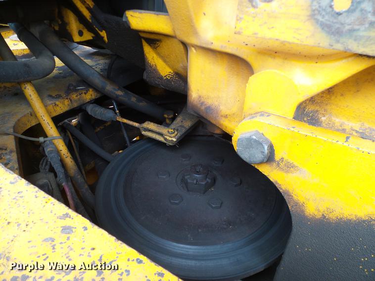 image for item DC8358 1977 John Deere 770 motor grader