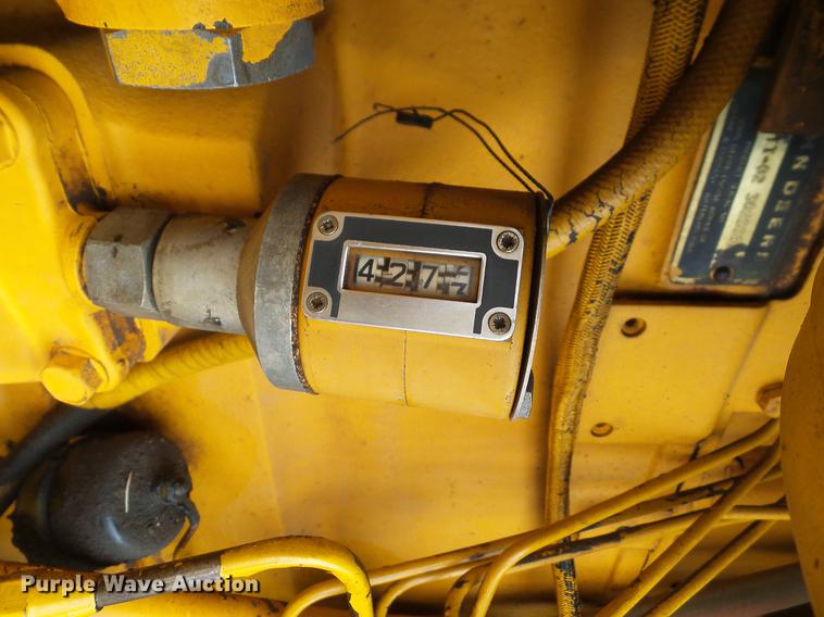 image for item DC8358 1977 John Deere 770 motor grader