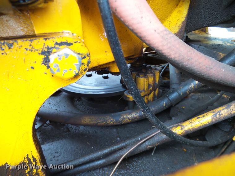 image for item DC8358 1977 John Deere 770 motor grader