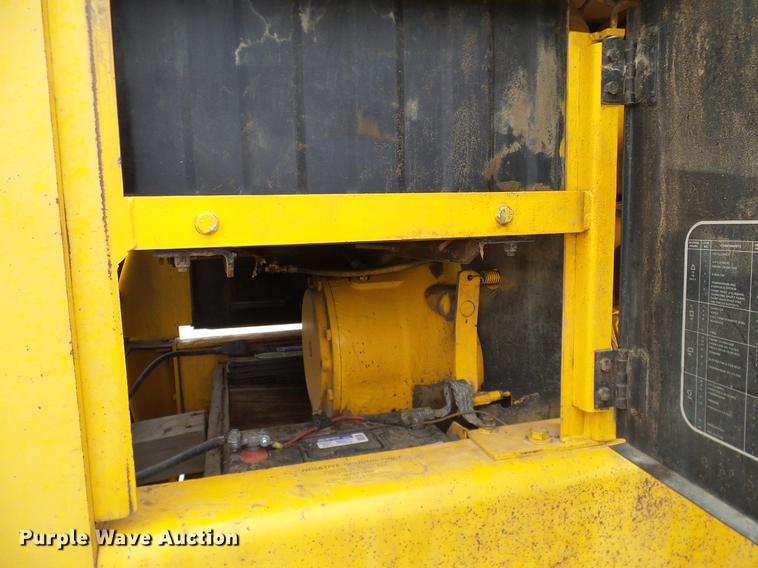 image for item DC8358 1977 John Deere 770 motor grader