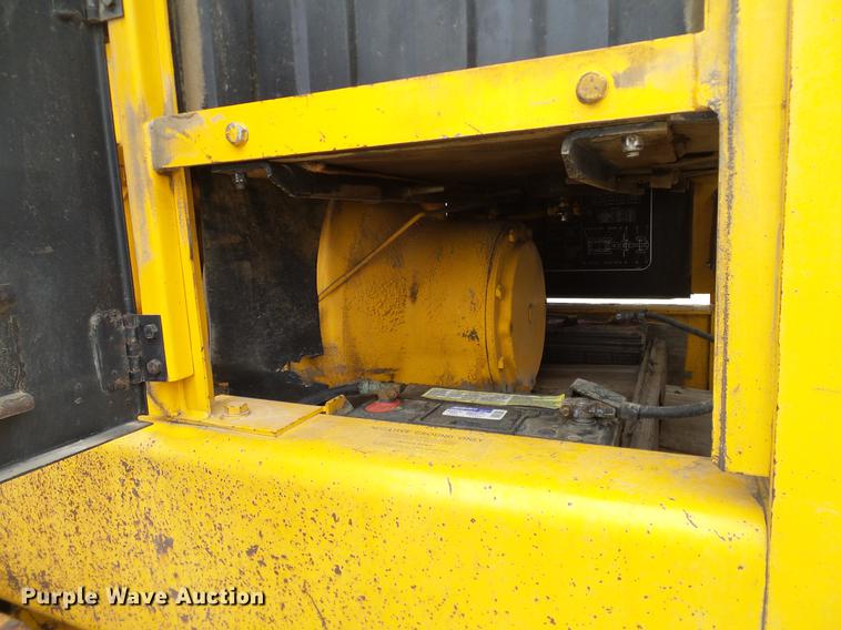 image for item DC8358 1977 John Deere 770 motor grader