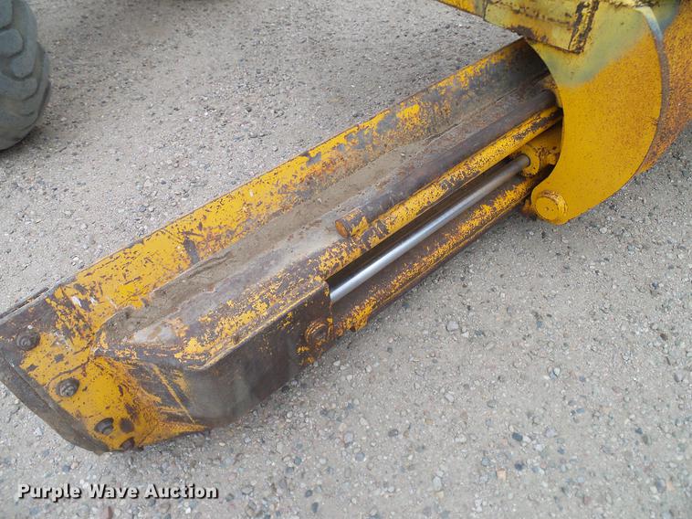 image for item DC8358 1977 John Deere 770 motor grader