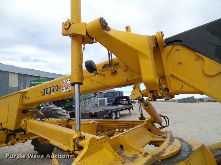 image for item DC8358 1977 John Deere 770 motor grader