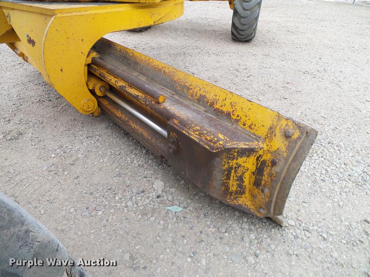 image for item DC8358 1977 John Deere 770 motor grader