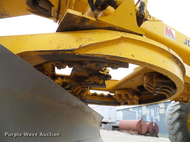 image for item DC8358 1977 John Deere 770 motor grader