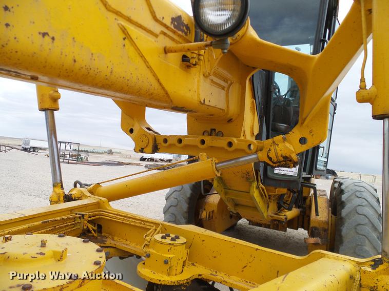 image for item DC8358 1977 John Deere 770 motor grader