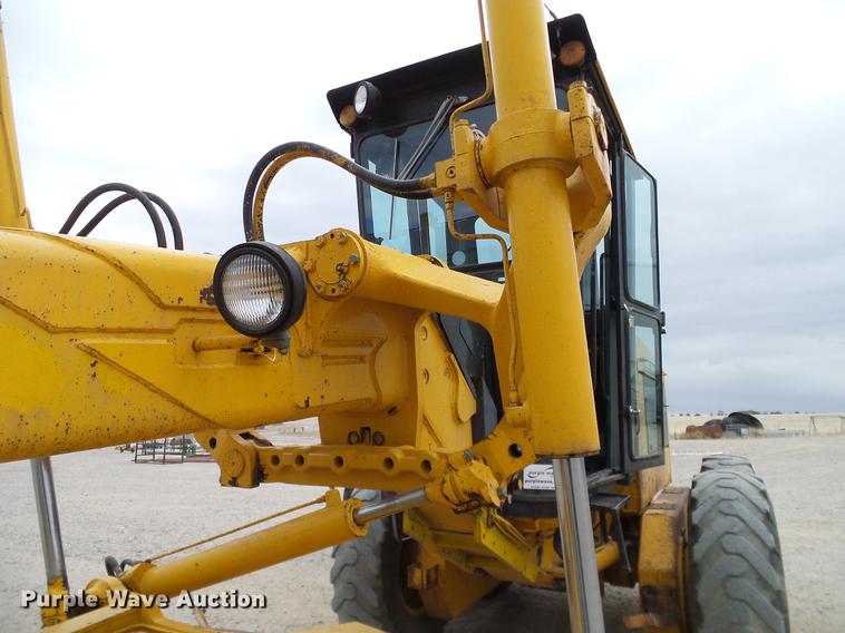 image for item DC8358 1977 John Deere 770 motor grader