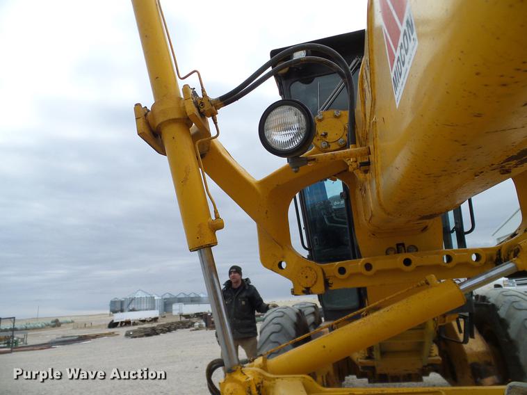 image for item DC8358 1977 John Deere 770 motor grader