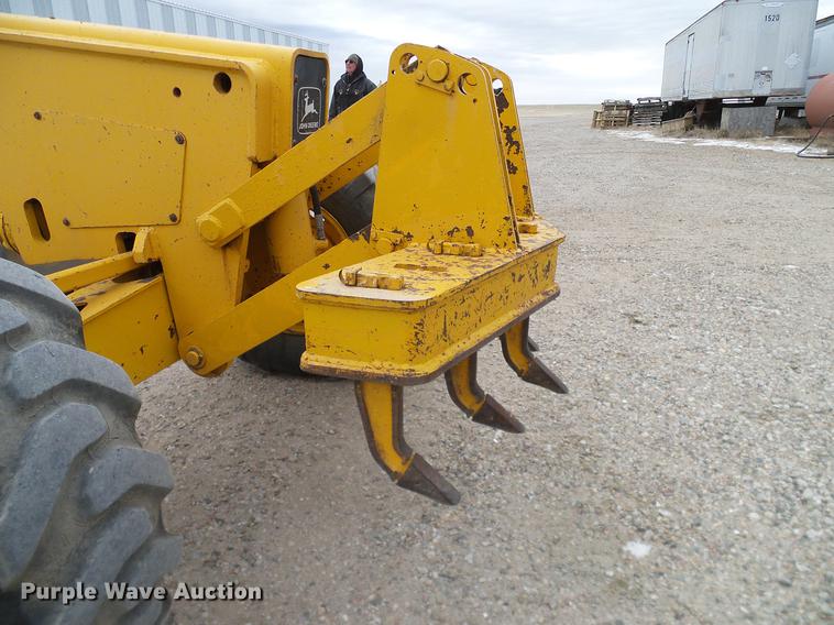 image for item DC8358 1977 John Deere 770 motor grader