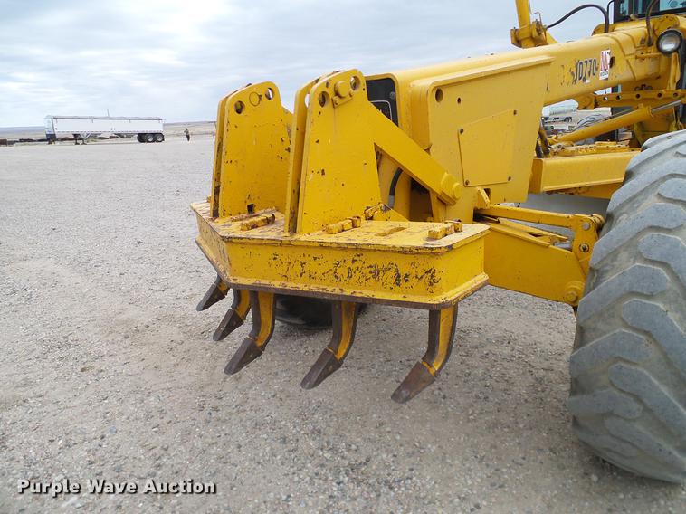 image for item DC8358 1977 John Deere 770 motor grader