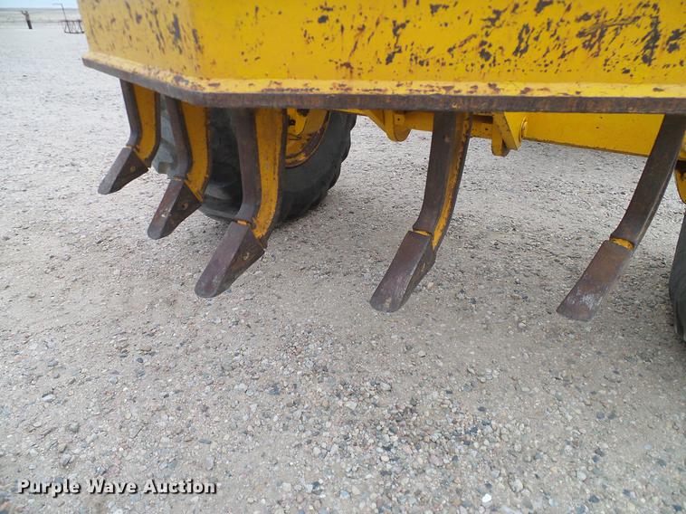 image for item DC8358 1977 John Deere 770 motor grader