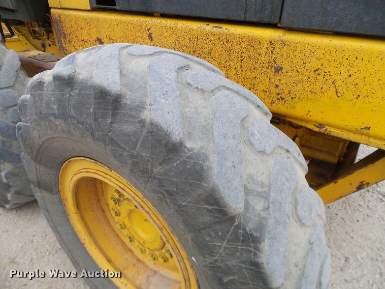 image for item DC8358 1977 John Deere 770 motor grader