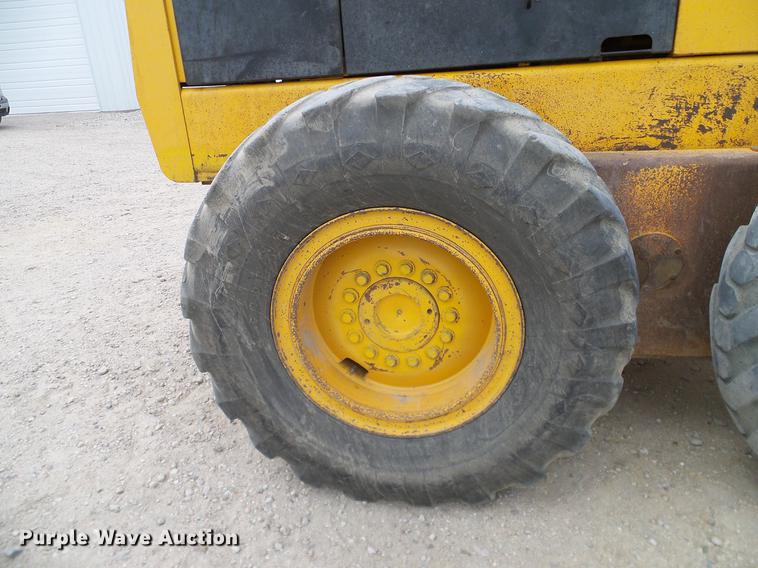 image for item DC8358 1977 John Deere 770 motor grader