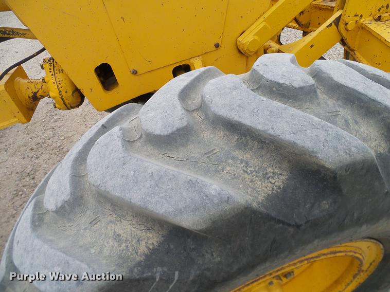 image for item DC8358 1977 John Deere 770 motor grader