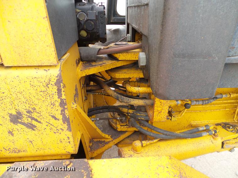 image for item DC8358 1977 John Deere 770 motor grader