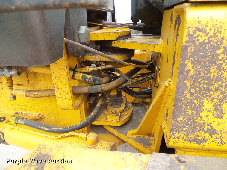 image for item DC8358 1977 John Deere 770 motor grader