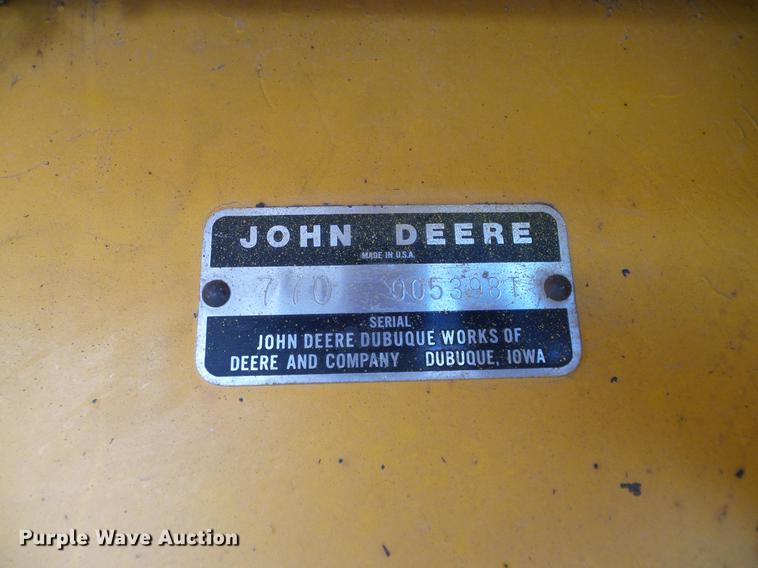 image for item DC8358 1977 John Deere 770 motor grader