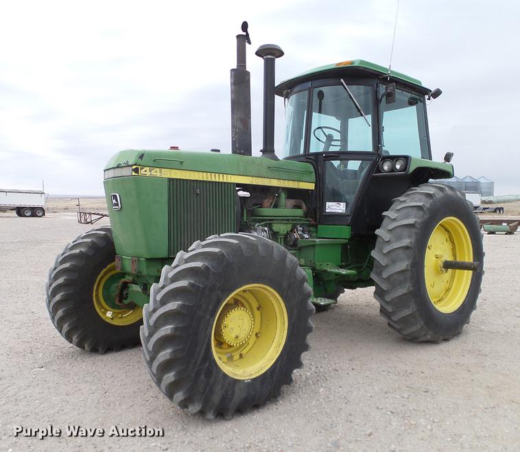 image for item DC8359 1984 John Deere 4450 MFWD tractor