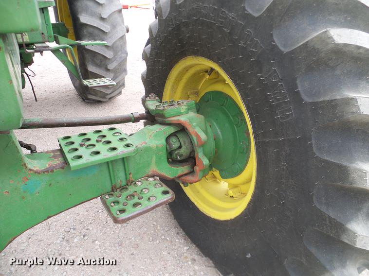 image for item DC8359 1984 John Deere 4450 MFWD tractor