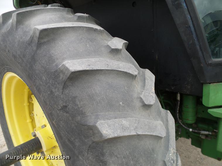 image for item DC8359 1984 John Deere 4450 MFWD tractor