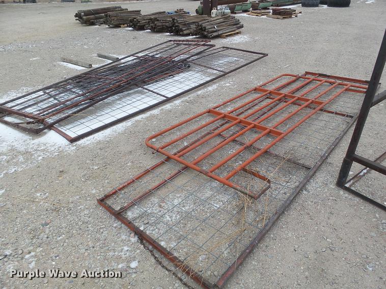 image for item DC8360 Cattle grooming chute