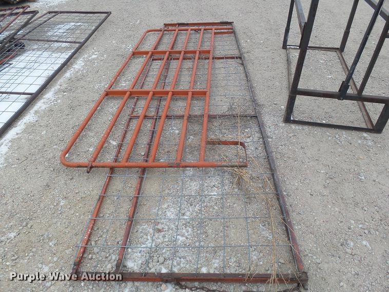 image for item DC8360 Cattle grooming chute