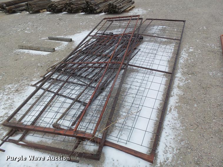 image for item DC8360 Cattle grooming chute