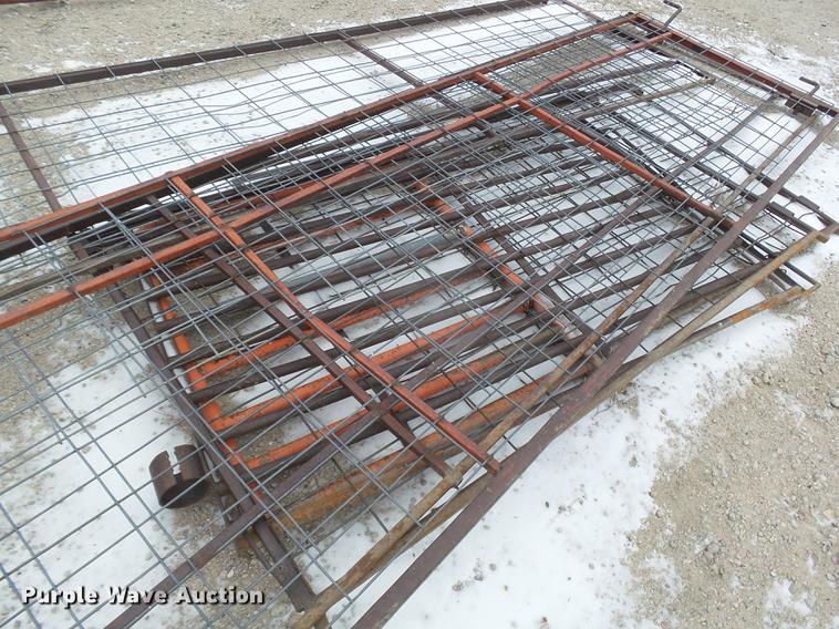 image for item DC8360 Cattle grooming chute