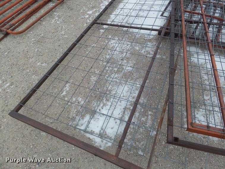 image for item DC8360 Cattle grooming chute