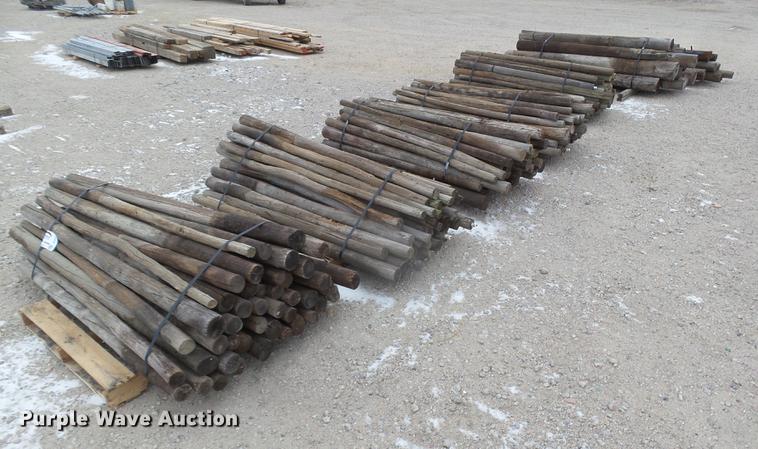 image for item DC8369 Wood fence posts