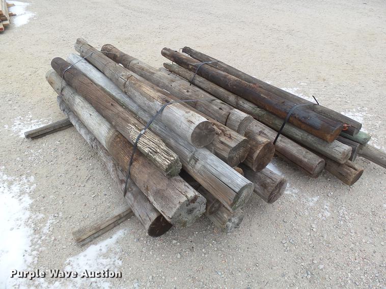 image for item DC8369 Wood fence posts