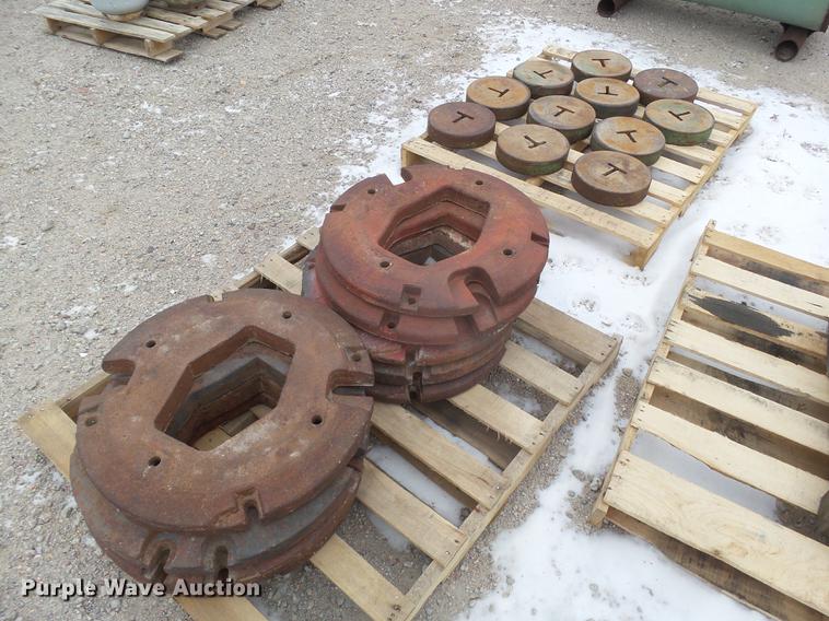 image for item DC8370 (8) propane tanks