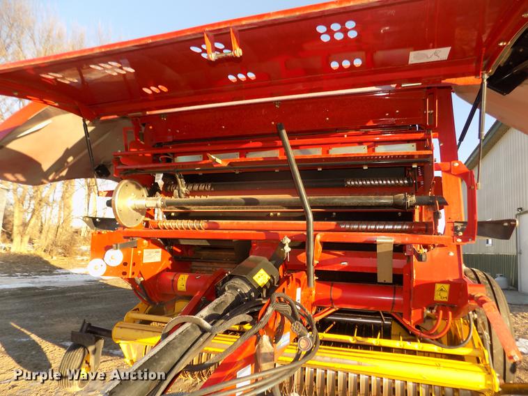 image for item DD2885 2014 New Holland Rollbelt 560 specialty crop round baler