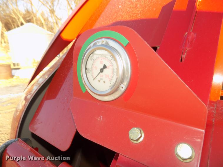 image for item DD2885 2014 New Holland Rollbelt 560 specialty crop round baler