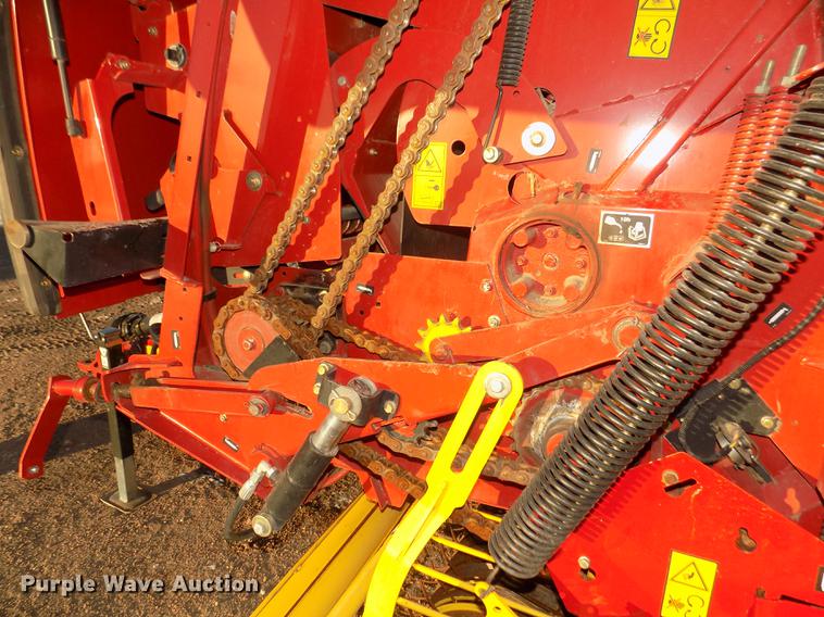 image for item DD2885 2014 New Holland Rollbelt 560 specialty crop round baler