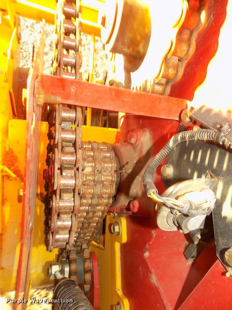 image for item DD2885 2014 New Holland Rollbelt 560 specialty crop round baler