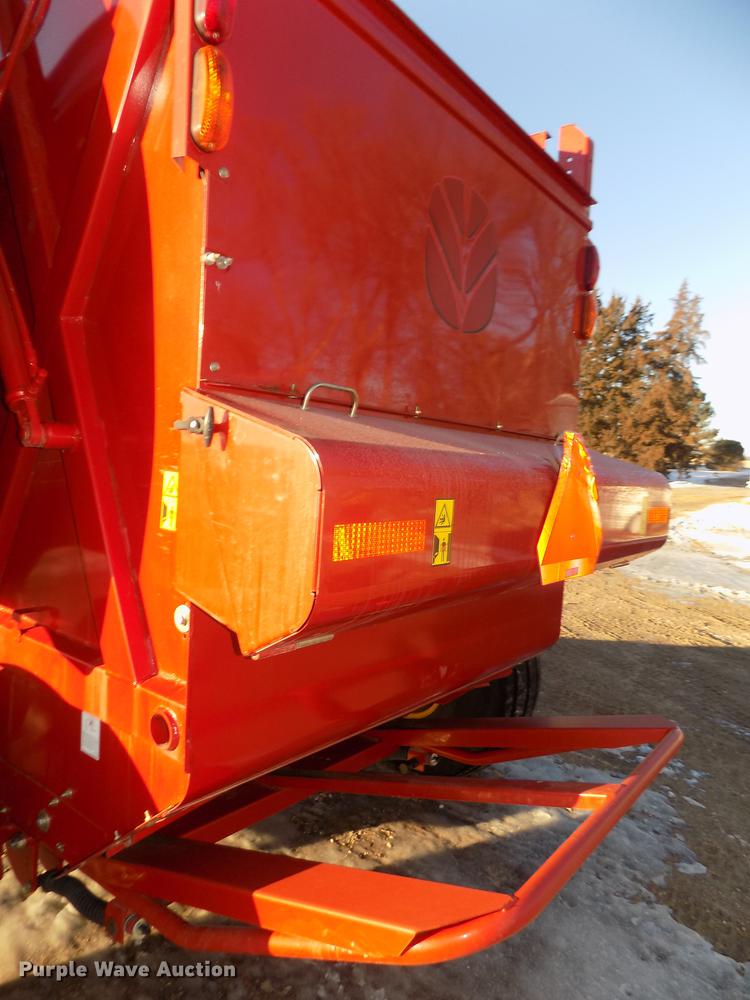 image for item DD2885 2014 New Holland Rollbelt 560 specialty crop round baler