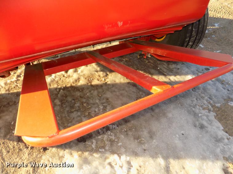 image for item DD2885 2014 New Holland Rollbelt 560 specialty crop round baler